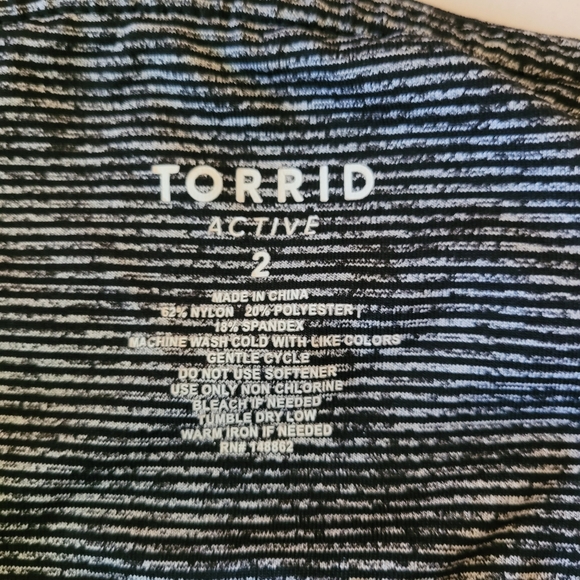 Torrid 2 Active Capri - Picture 3 of 3
